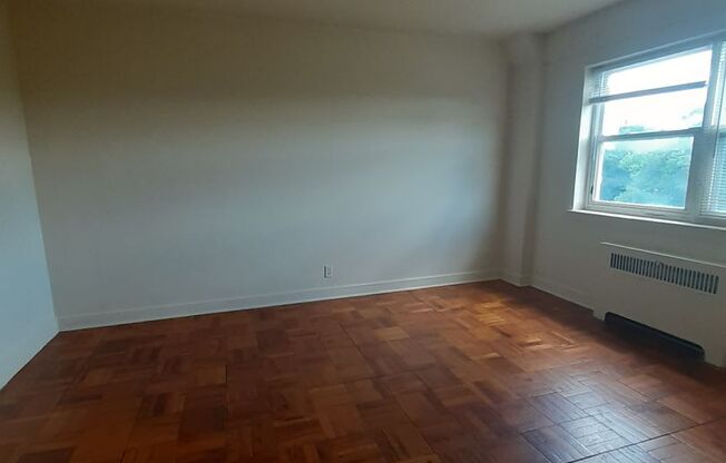 2 beds, 1 bath, 623 sqft, $1,100, Unit B84