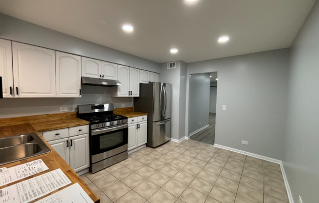489 LESLIE CT