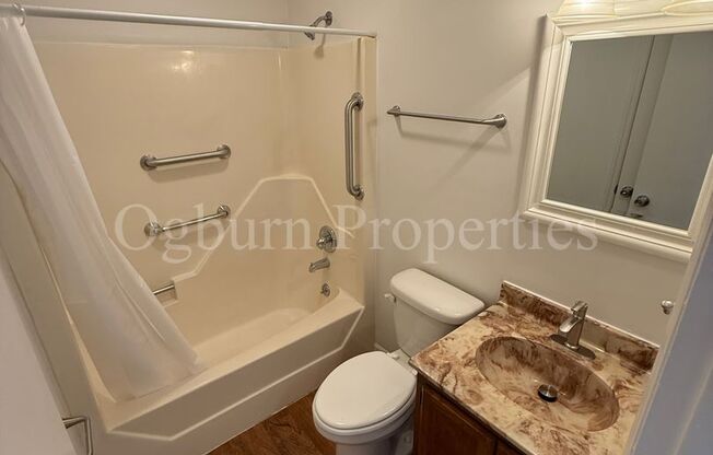 2 beds, 2 baths, $1,045, Unit C