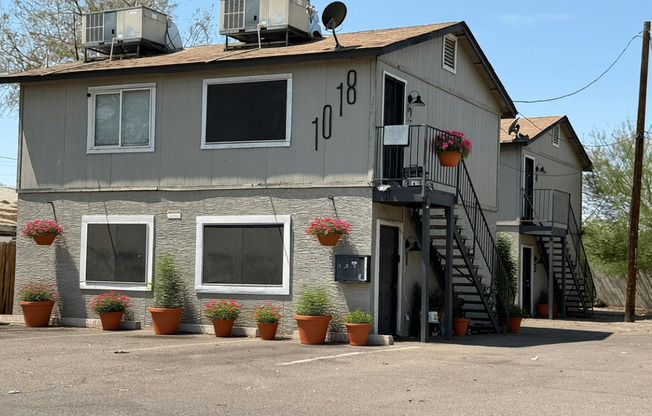 1018 N 22nd Place