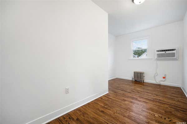 2 beds, 1 bath, $3,195, Unit 2