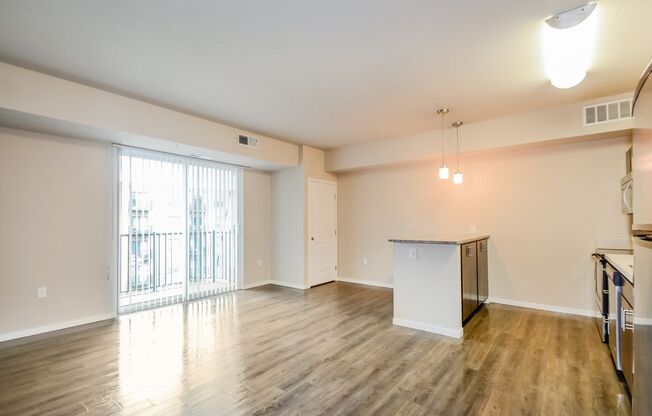 1 bed, 1 bath, 877 sqft, $1,940, Unit 114