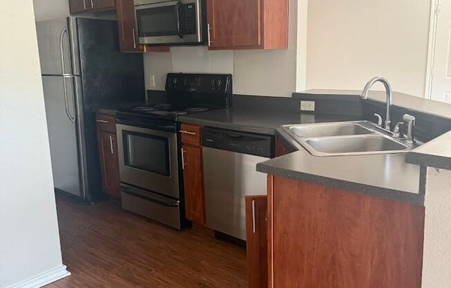 1 bed, 1 bath, $1,195, Unit Unit 421