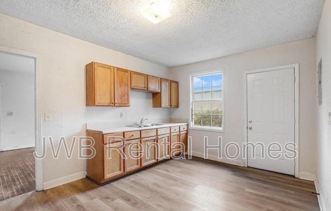 330 26 ST W
