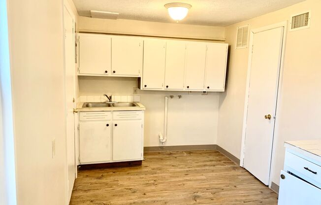 2 beds, 1 bath, 850 sqft, $925, Unit 2833