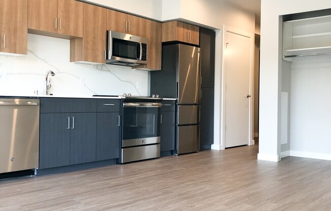 Studio, 1 bath, 460 sqft, $1,695, Unit 227