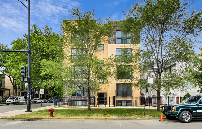 3332 W PALMER ST