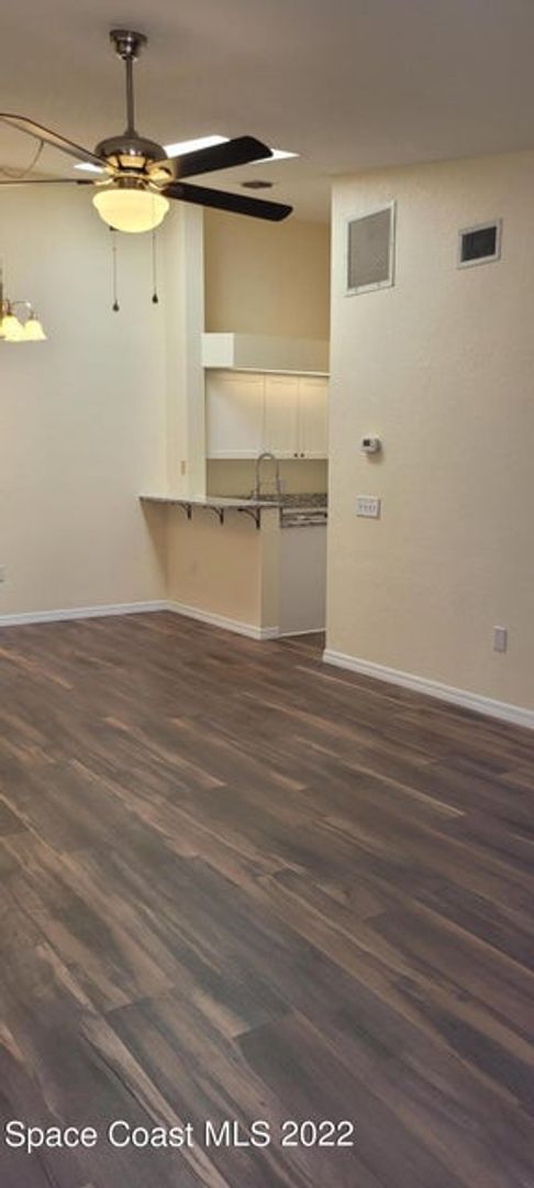 3 beds, 2 baths, $1,700, Unit 2101