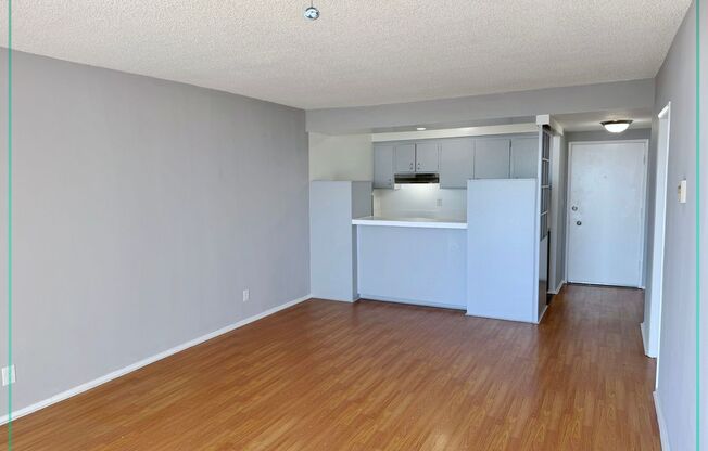 1 bed, 1 bath, 666 sqft, $1,900, Unit E204