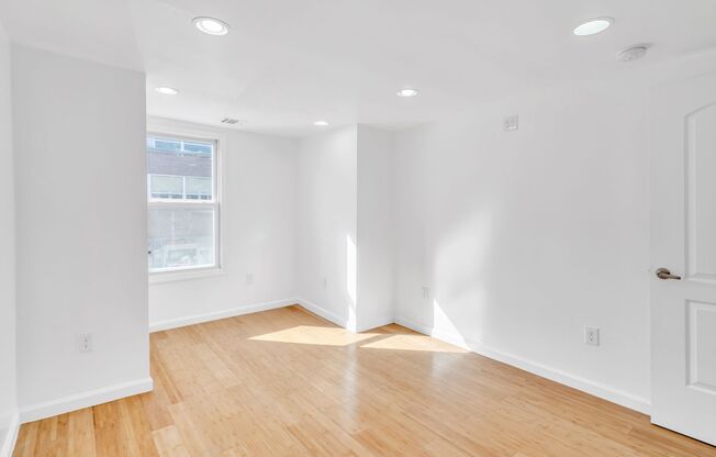 160-162 University Ave