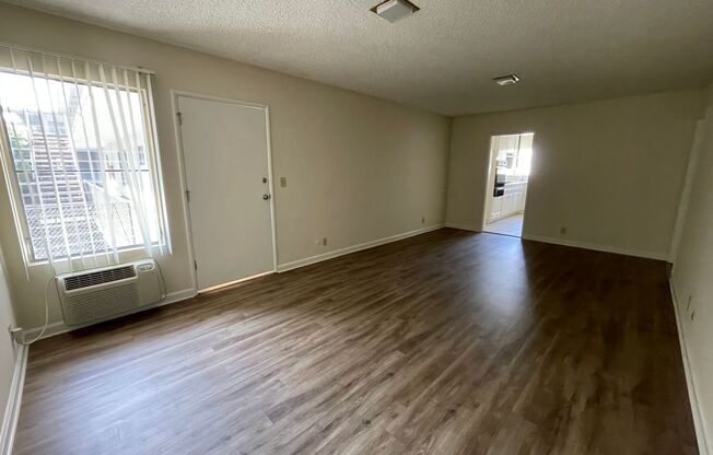 2 beds, 1 bath, 888 sqft, $2,595, Unit 201