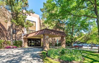 Beautiful 2-bedroom & 2-Bathroom Condo in Glenview