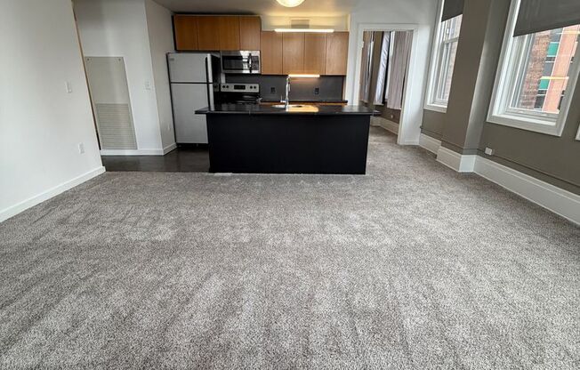 2 beds, 1 bath, 1,085 sqft, $1,395, Unit 901