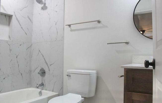 2 beds, 2 baths, 851 sqft, $1,175, Unit 43