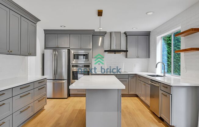 Beautiful Bellevue Home with 4 Beds + Bonus + Den for Rent