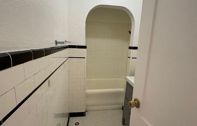 1 bed, 1 bath, 400 sqft, $1,795, Unit 20