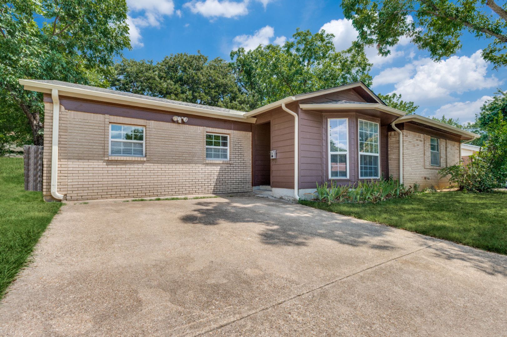 Ready to Lease! 4 Bd, 2 Ba | N. Arlington