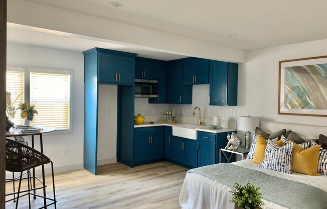 Beautiful Studio Apartment in Belmont Shore Across from Rosie’s Dog Beach!!