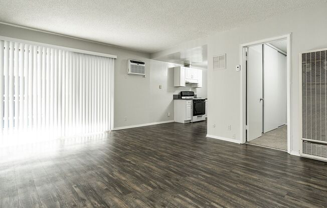 1 bed, 1 bath, 550 sqft, $2,100, Unit 14