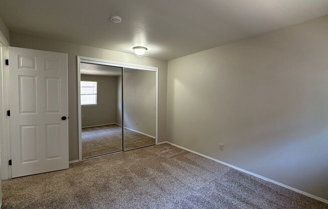 2 beds, 1 bath, 840 sqft, $1,295, Unit 74