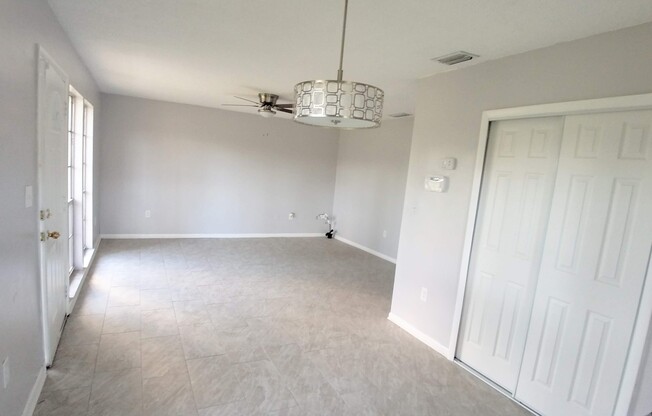Beautiful 2/1 w Garage Condo x Rent close to Windermere!