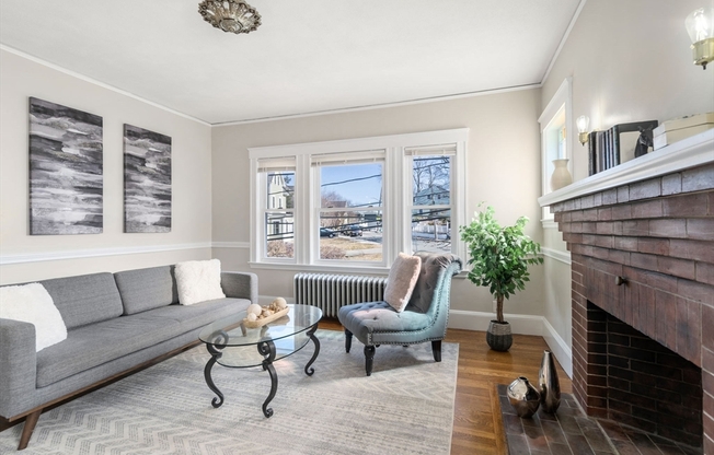 8 CHARLESVIEW ST