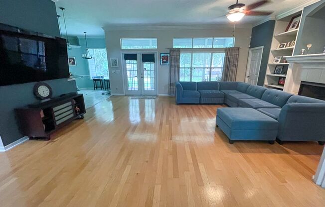 Pet Friendly 3BR/2BA House w/ Flex Space - Available Mid-November!