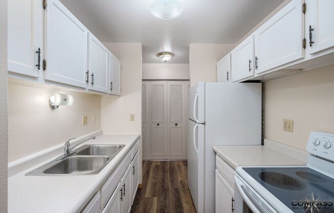 Half Moon Lake Apartments
