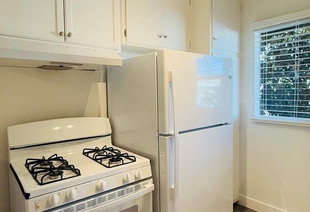 1 bed, 1 bath, 664 sqft, $1,800, Unit 10