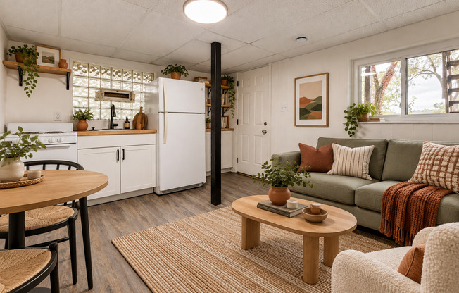 *AVAILABLE NOW!! ASK ABOUT OUR LEASING SPECIALS!!* BEAUTIFUL Fully Renovated Apartments