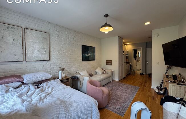 344 W 17 ST