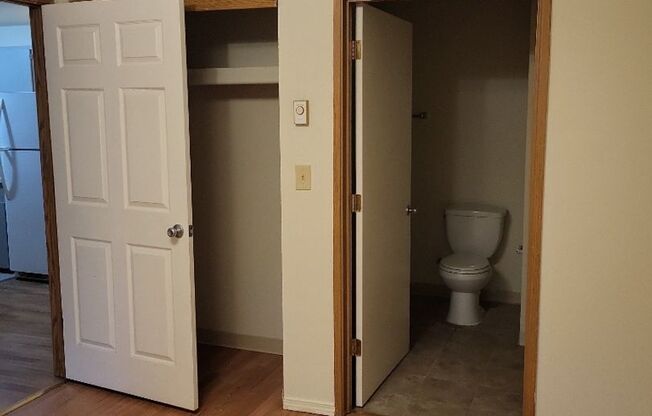 1 bed, 1 bath, 576 sqft, $1,195, Unit 13