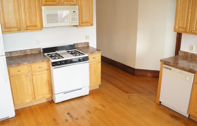 2 beds, 1 bath, 1,002 sqft, $2,295, Unit 3273-2