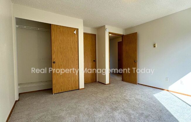 2 beds, 1 bath, 940 sqft, $1,825