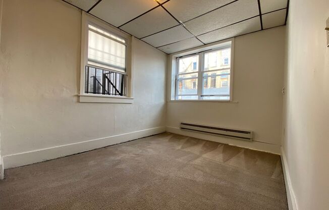 Great One Bedroom on Fifth Ave in Oakland! Amazing Campus Location! Call Today!