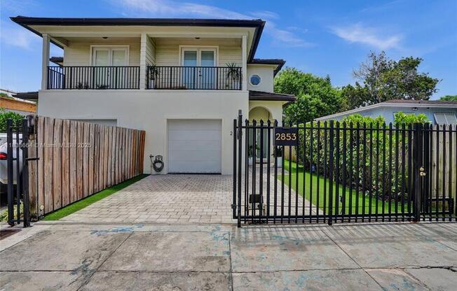 2851 SW 38 CT