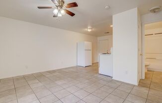 2 beds, 1 bath, 660 sqft, $975, Unit 2702 N. Dodge Blvd Unit 2