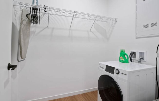 Studio, 1 bath, 411 sqft, $1,250, Unit 411