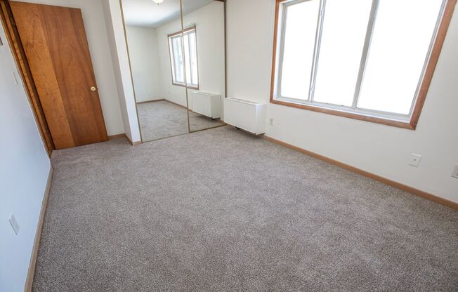 2 beds, 1 bath, 1,070 sqft, $1,670, Unit 1955-120