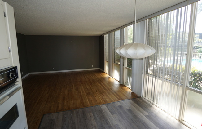 3 beds, 1 bath, 960 sqft, $3,415, Unit 21