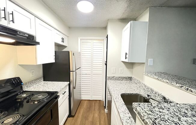 1 Bed / 1 Bath Condo in Gated Comm. In Altamonte Springs, Available Now!!