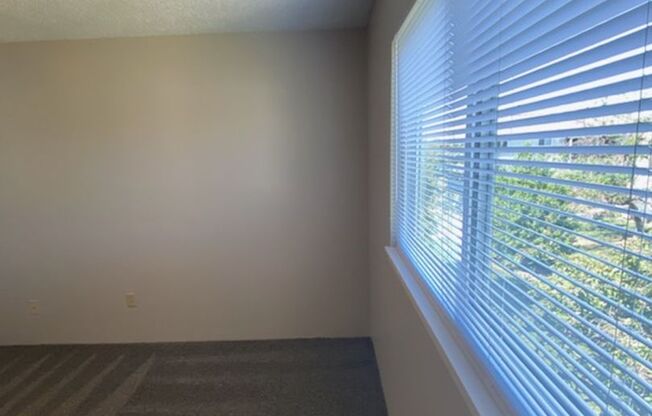 2 beds, 2 baths, 856 sqft, $869, Unit 2827-1817