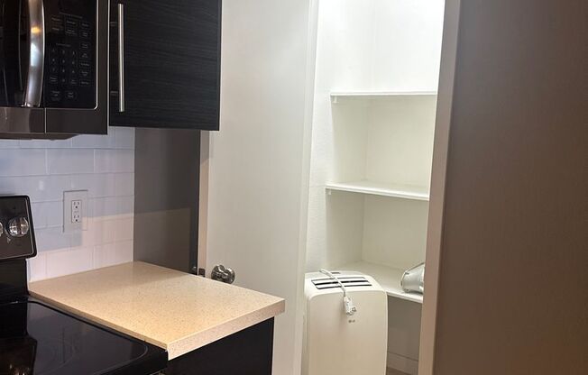 2 beds, 2 baths, $2,750, Unit 105