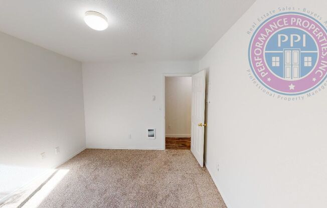 Desirable West Linn Location / Walk To The River, Restaurants & Shopping, Clubhouse, Gym, Pool & Spa