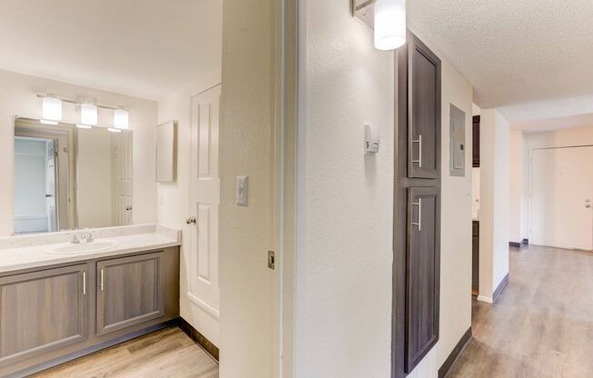 2 beds, 1 bath, 820 sqft, $1,575, Unit 08-301