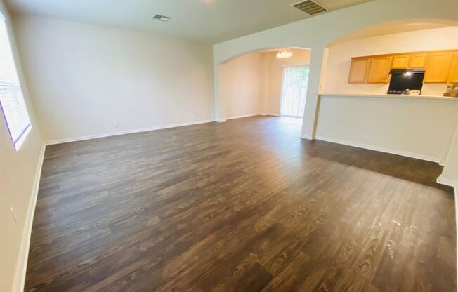 BEST PRICE IN GATED COMMUNITY COLONIAL PLACE!!