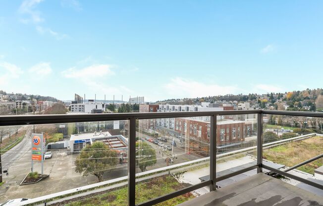 1 bed, 1 bath, 587 sqft, $1,975, Unit 703