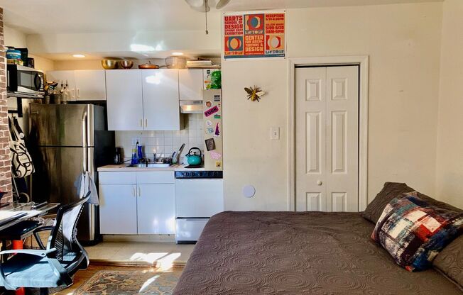 Studio, 1 bath, 350 sqft, $975, Unit #12A