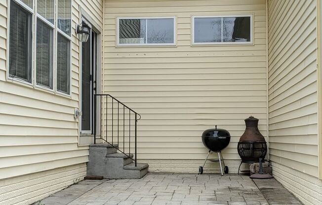 Single Family Home in Established Urbana Highlands Ready before the holidays!