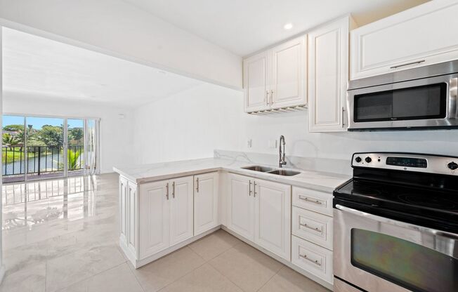 Peaceful corner unit 2 Bed 2 bath overlooking beautiful lake